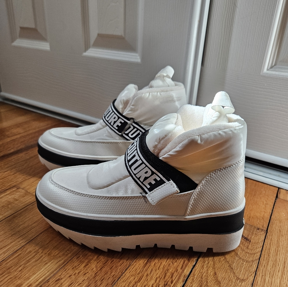 Juicy couture womens White boots